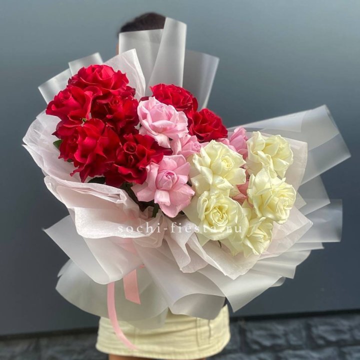 Микс из 17 роз в Брянске