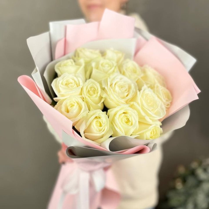 15 белых роз пудра в Брянске