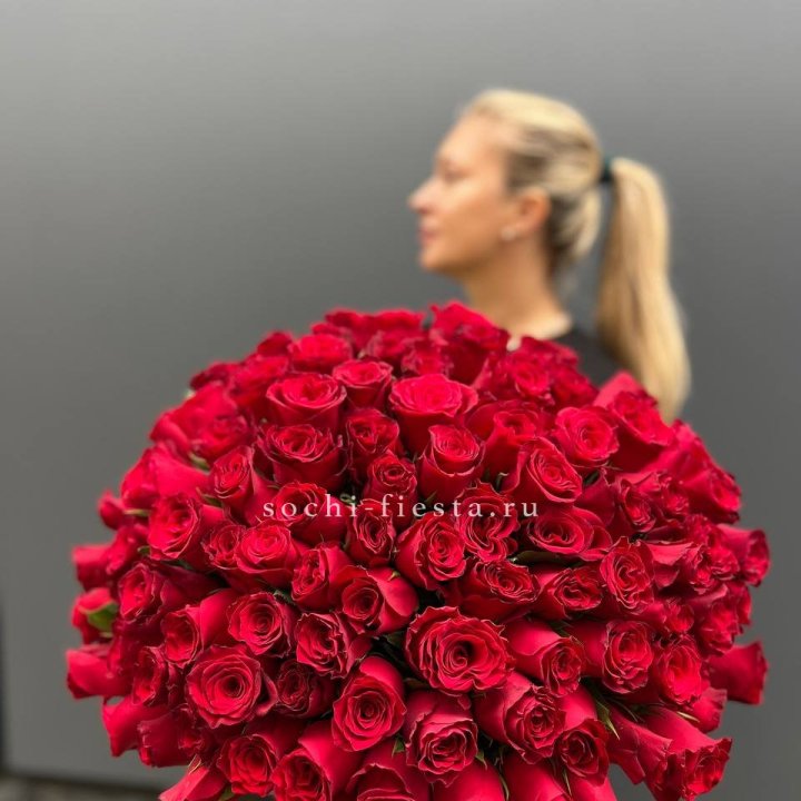 Охапка из 101 красной розы в Брянске