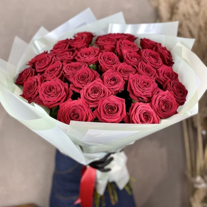 37 красных роз в Брянске