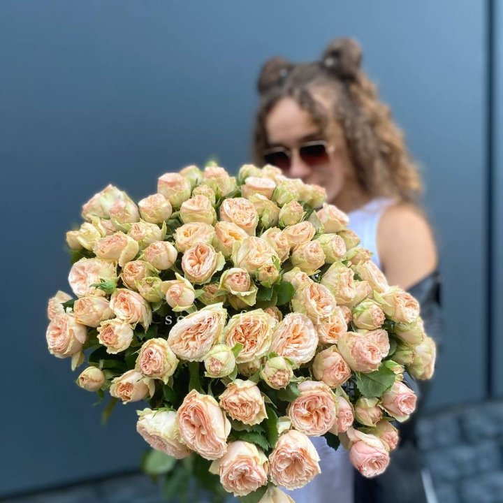 25 пионовидных роз в Брянске