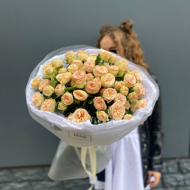 15 пионовидных роз в Брянске