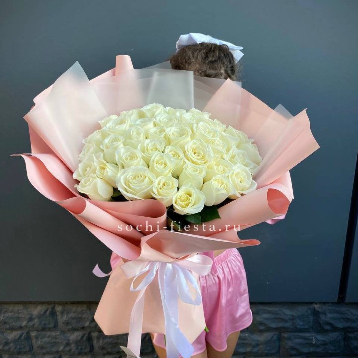 35 белых роз в Брянске