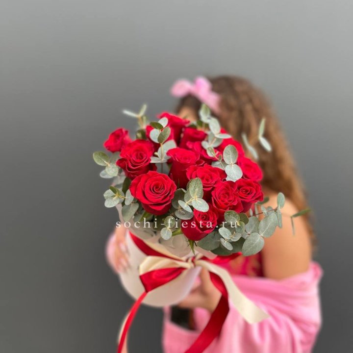 15 Красных роз в боксе №2 в Брянске