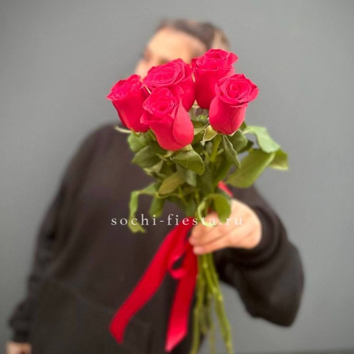 Букет 5 красных роз  в Брянске