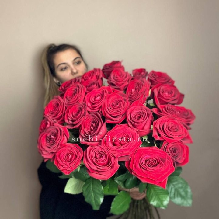 25 высоких роз в Брянске