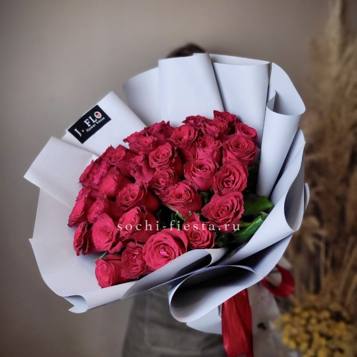 Красные розы 33 шт в Брянске
