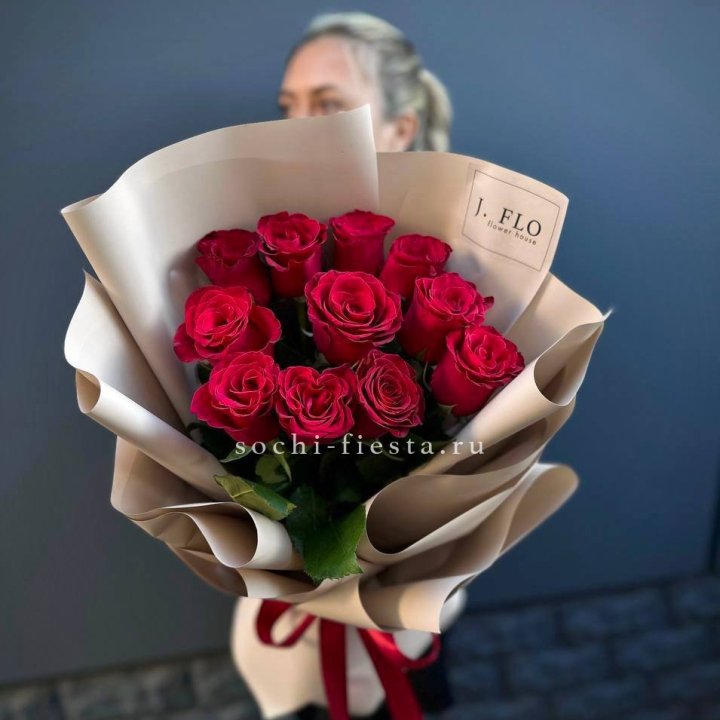Букет красных роз "Наоми" в Брянске