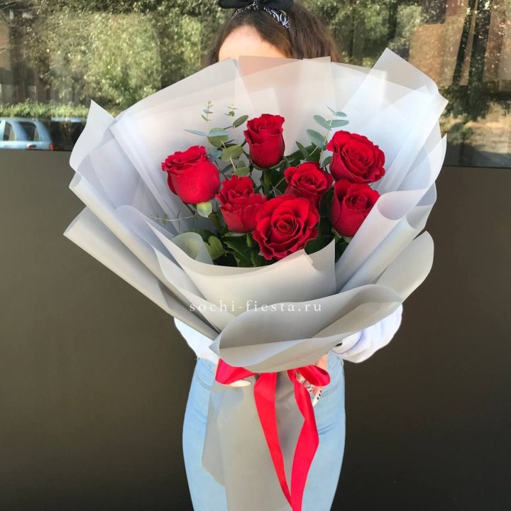 7 красных роз с эвкалиптом  в Брянске