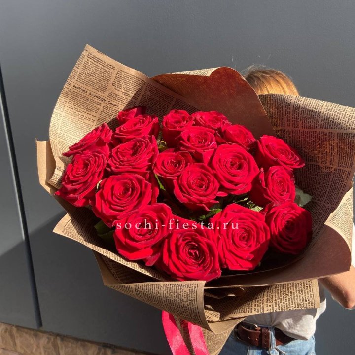 19 красных роз Леди Крафт в Брянске