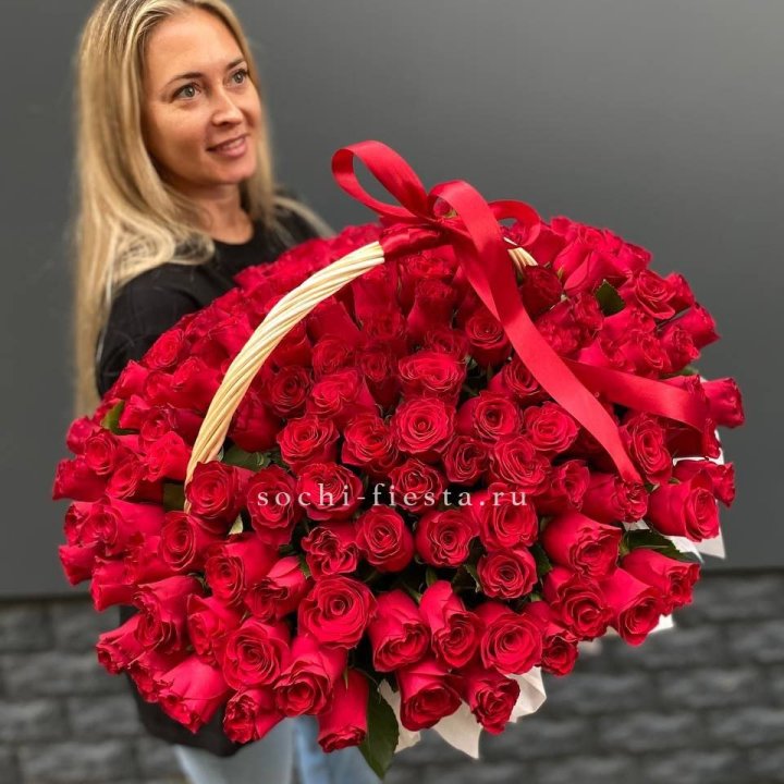 151 красная  роза в корзине в Брянске