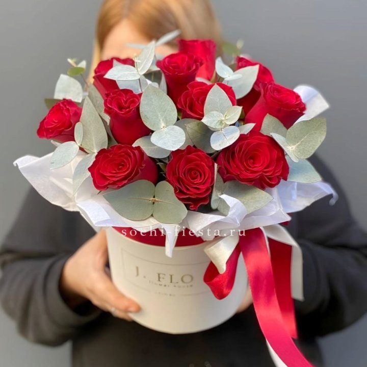 11 роз в шляпной коробке в Брянске