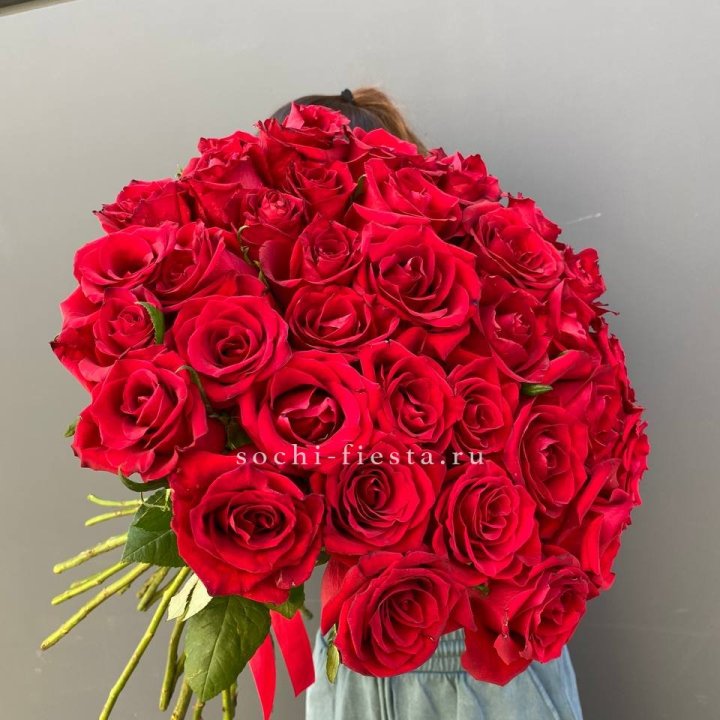 35 красных роз под ленту в Брянске