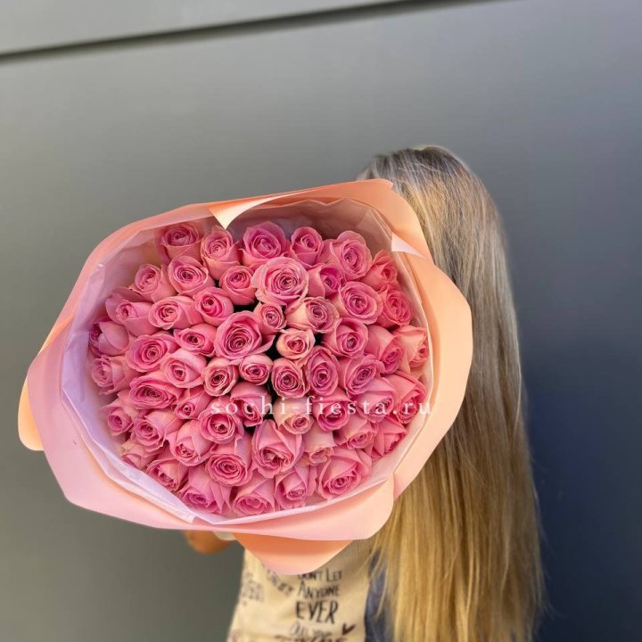 55 розовых роз в Брянске