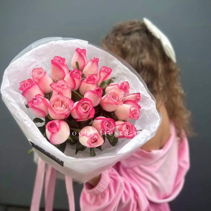 21 розовые розы Венди  в оформлении в Брянске