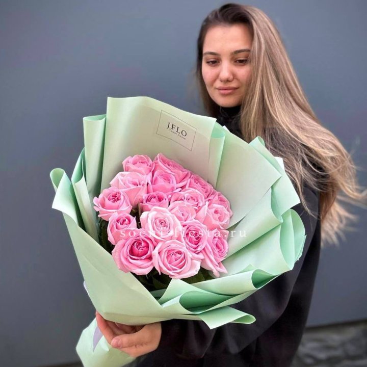 17 розовых роз в Брянске