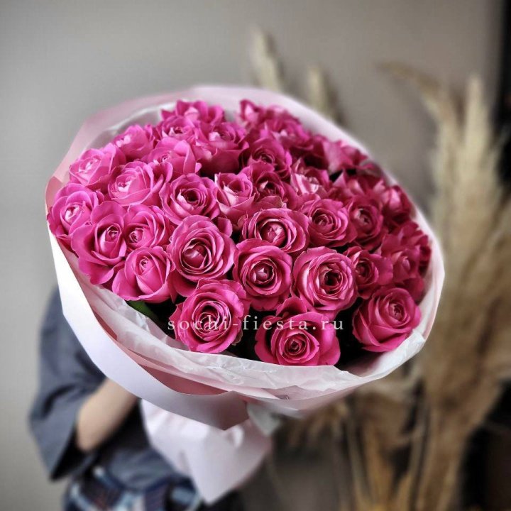35 розовых роз  в Брянске