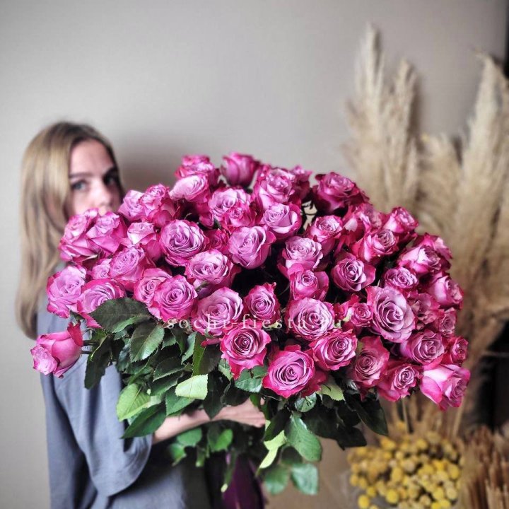 Охапка высоких роз Деп перпел в Брянске