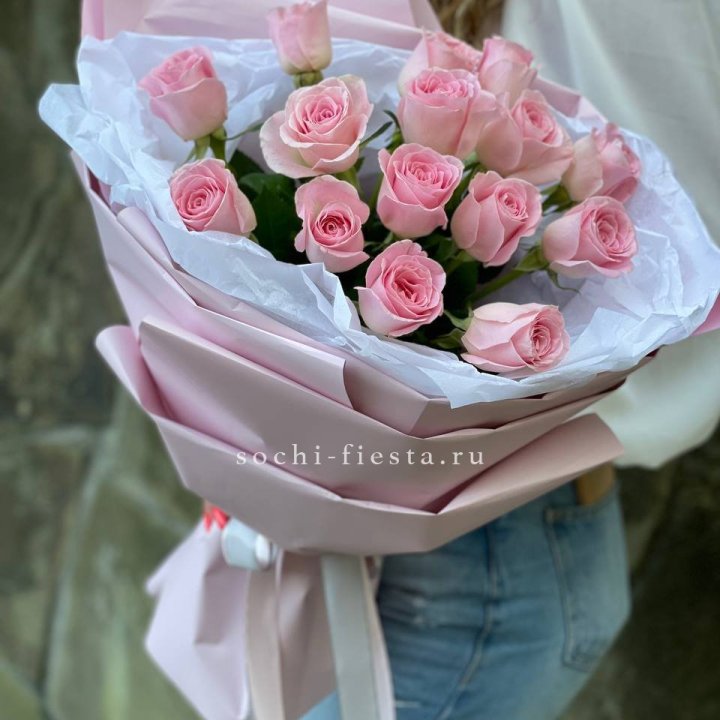 Розовые розы в авторском оформлении в Брянске