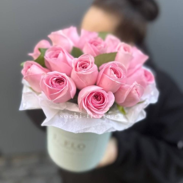 17 розовых роз в цилиндре в Брянске