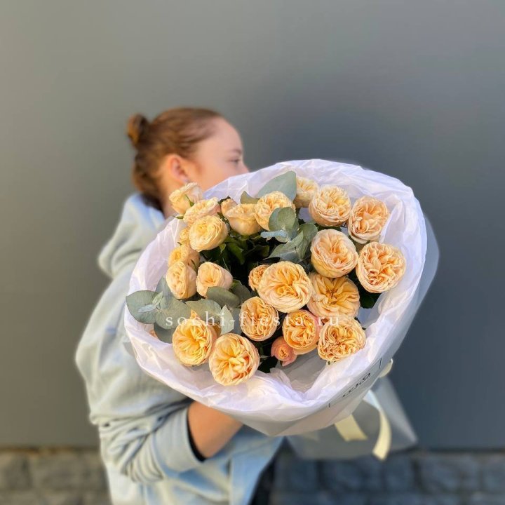 7 пионовидных роз в Брянске