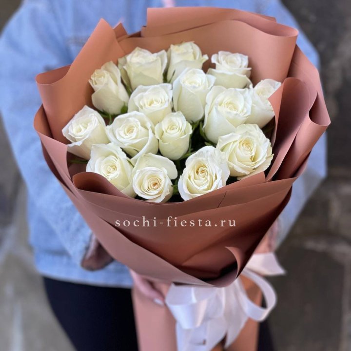 15 белых роз сиена в Брянске