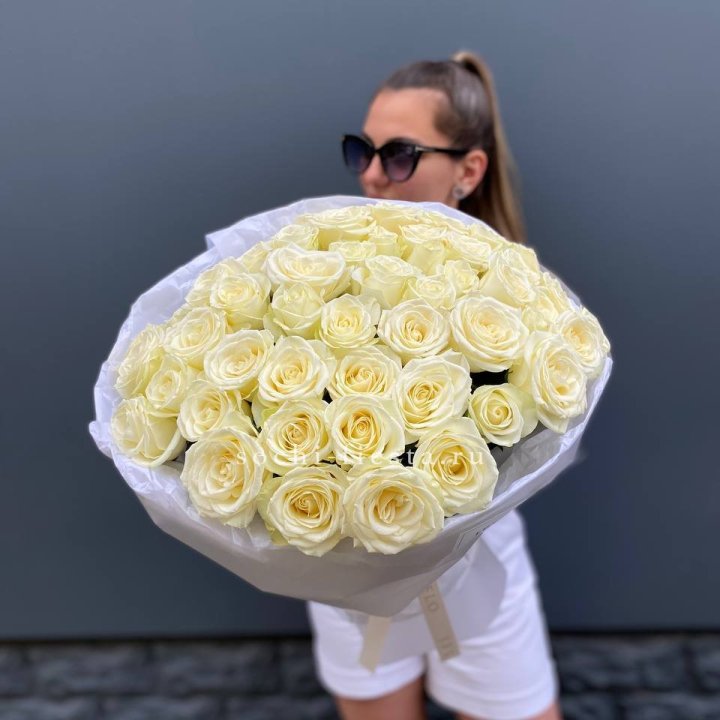 51 белая роза  в Брянске