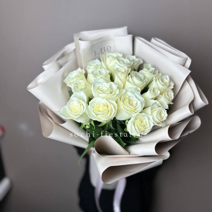 19 белых роз  в Брянске
