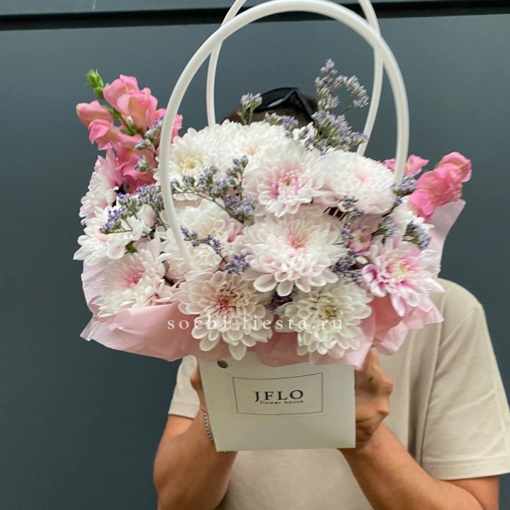 Сумочка из стойких цветов  в Брянске