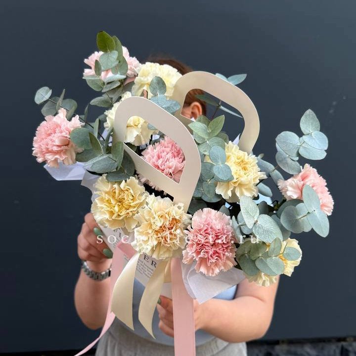 Сумочка из диантусов в Брянске