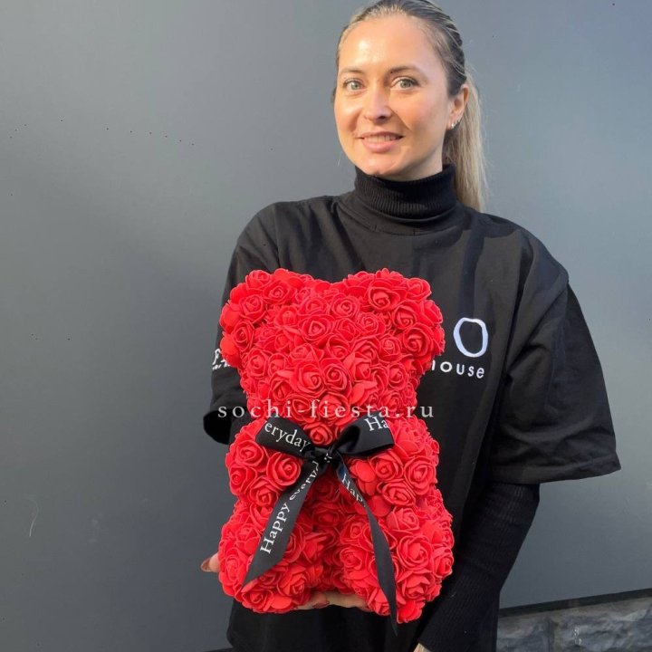 Медведь из роз красный в Брянске