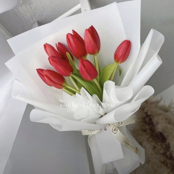 Букет красных тюльпанов в Брянске
