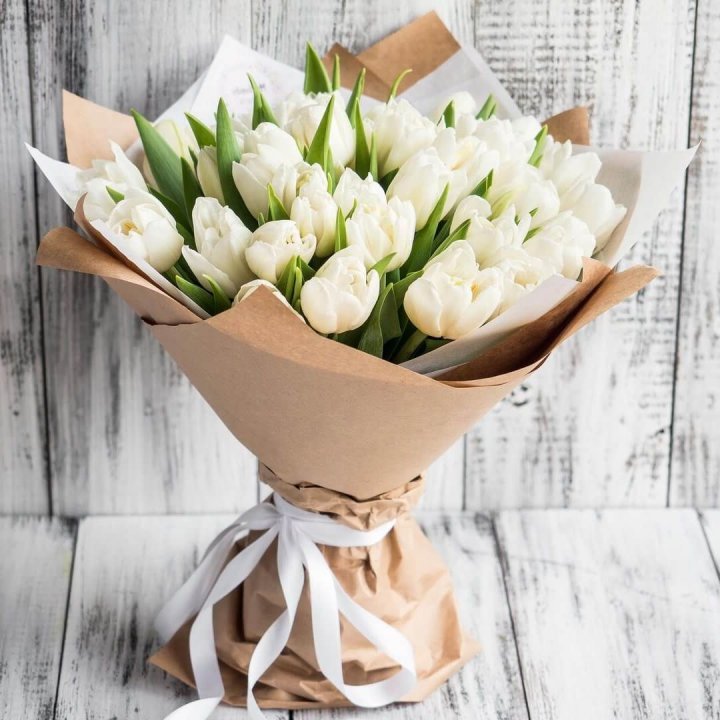 25 белых тюльпанов в Брянске