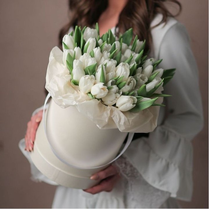 Тюльпаны в цилиндре  в Брянске