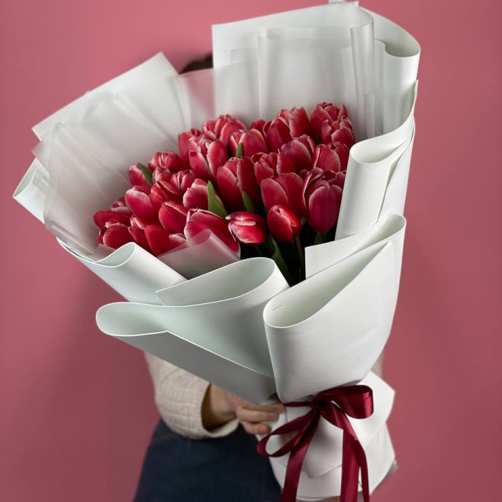 Букет красных тюльпанов в Брянске